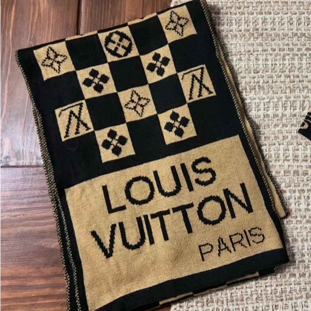 Louis Vuitton Black and Gold Scarf